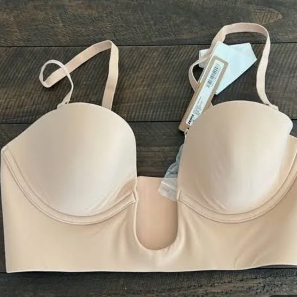 SKIMS deep plunge bra in Sand color - Picture 2 of 5
